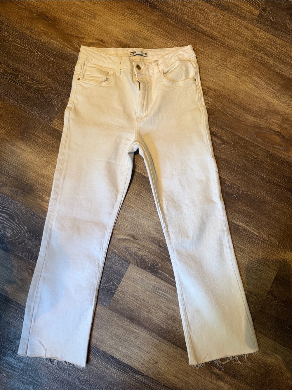 Zara Menโs Cream Straight Jeans